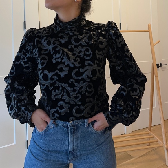 Zara black velvet top in size small - Picture 1 of 5